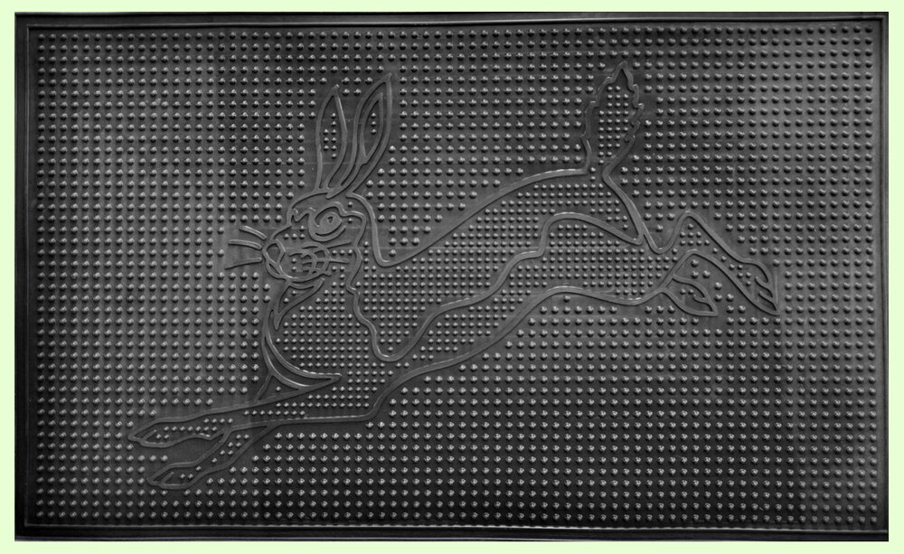 Резиновый коврик ЗАЯЦ черный 450х750 мм